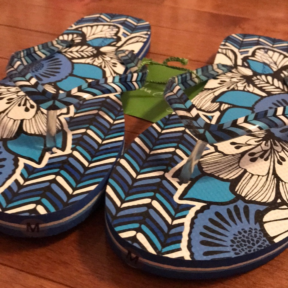 Vera Bradley flip flops